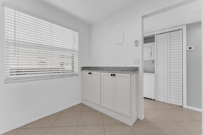 Building Photo - 931 Gardenia Dr