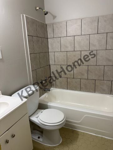 Building Photo - 3240 Forest Glen St