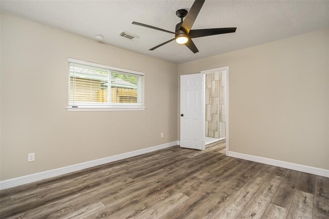 Building Photo - 16110 Reseda Cir