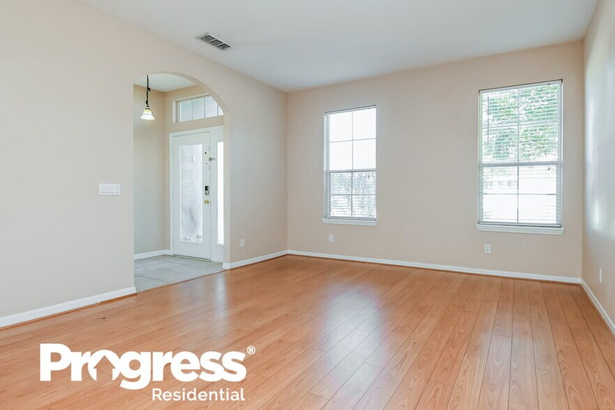 Building Photo - 537 Breezy Oak Way