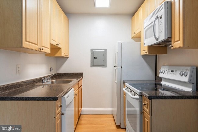 Building Photo - 1009 Chillum Rd