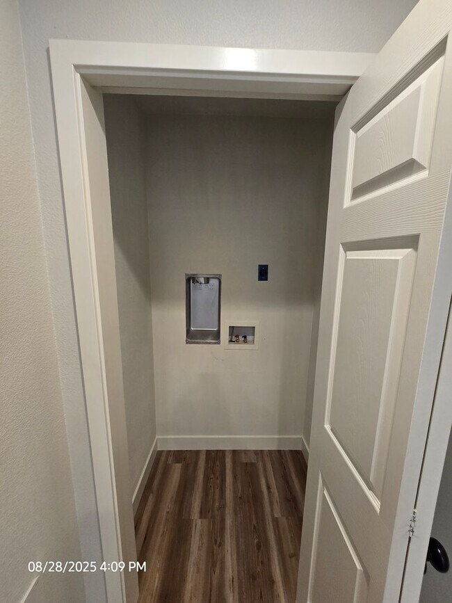 Building Photo - HAMILTON600