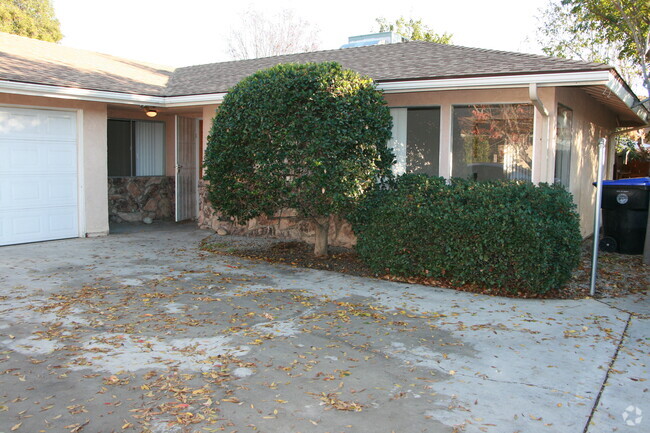 Building Photo - 862 Evergreen St