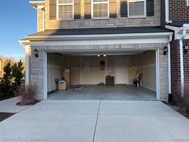 Building Photo - 22490 Woodbridge Ln