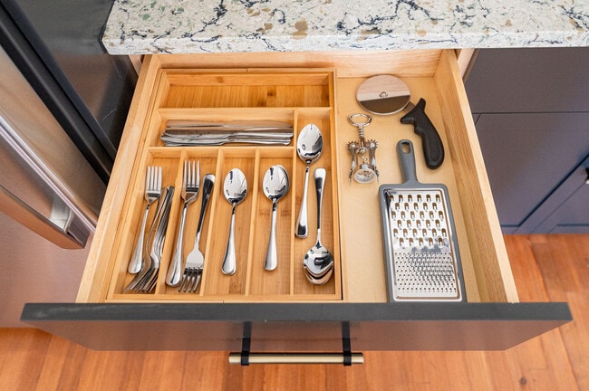 Building Photo - 1011 Canal St