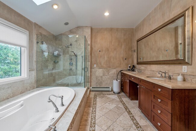 Building Photo - 55 Auryansen Ct