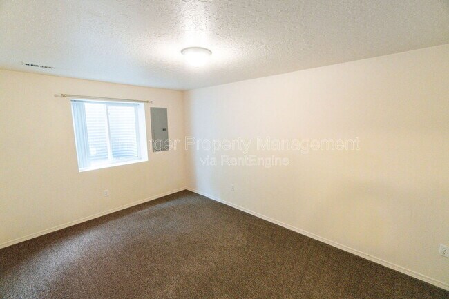 Building Photo - 621 S Bowdish Rd