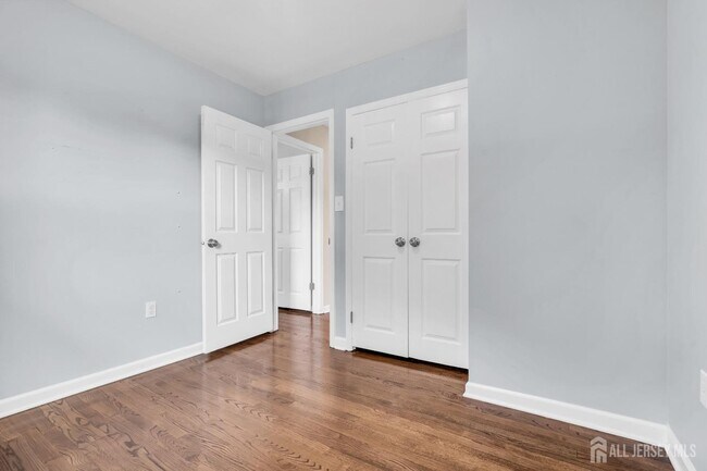 Building Photo - 1067 Riverton St