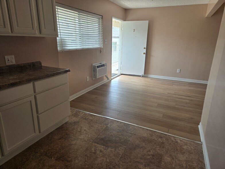 Building Photo - 5723 Hazeltine Ave