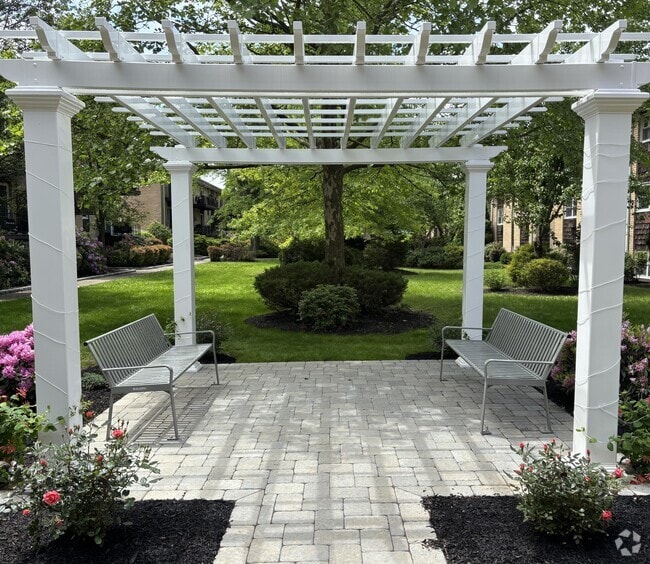 Building Photo - Sycamore Gardens