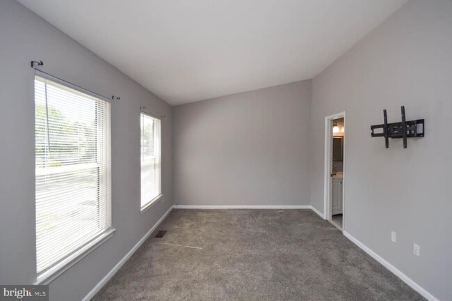 Building Photo - 14902 London Ln