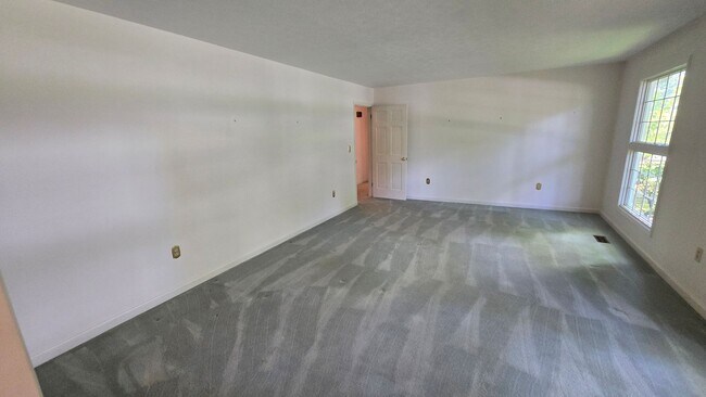 Building Photo - 4 Bed/2.5 Bath Brick Home - Kingsport TN