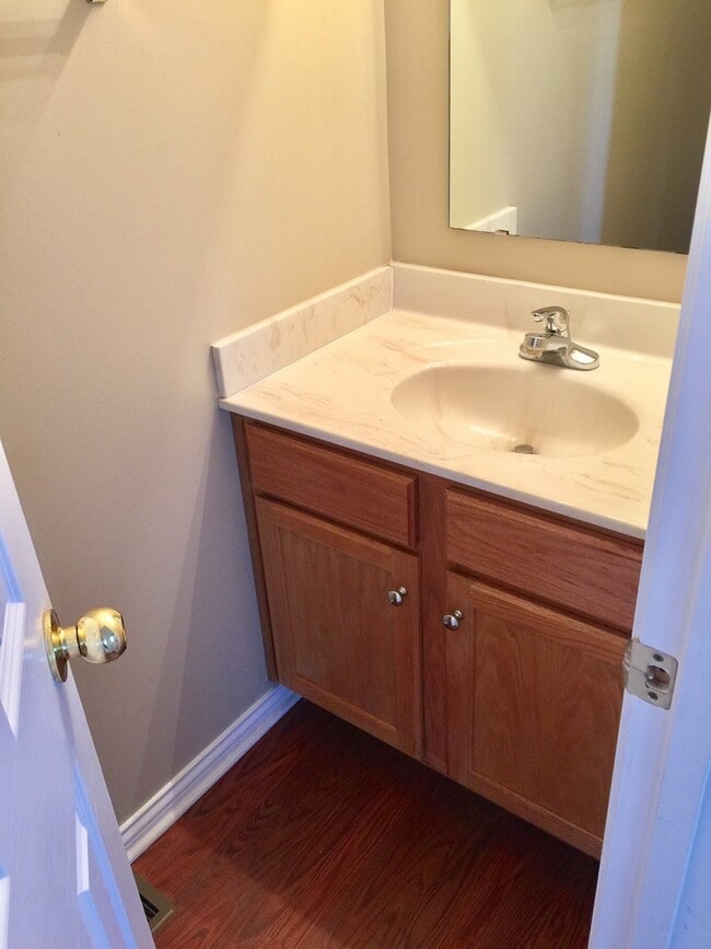 Building Photo - Beautiful Home in Quiet Cul-De-Sac Shelbyville! Basement!