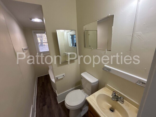 Building Photo - 2223-2225 Greene Street - Inside CoC - R11409-17-07