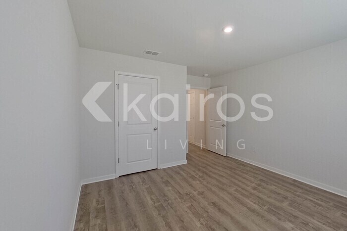 Building Photo - 288 Laurel Springs Dr