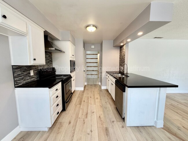 Building Photo - 5694 N 9th St