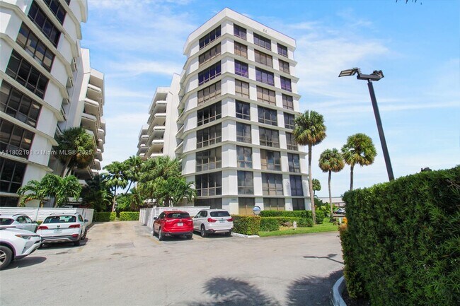 Building Photo - 13951 Kendale Lakes Cir