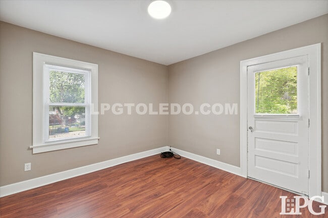 Building Photo - 2030 Wyndhurst Rd