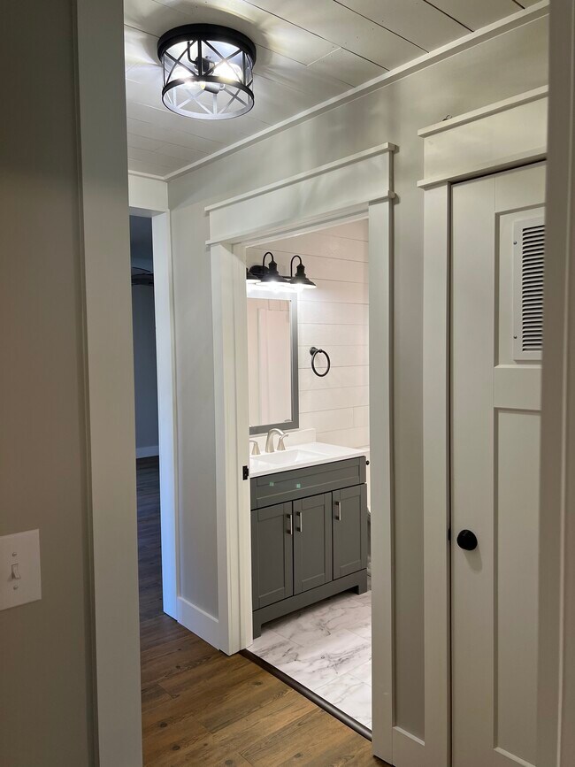 Building Photo - 209 Roe St