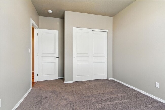 Building Photo - 7029 S Woodhaven Dr