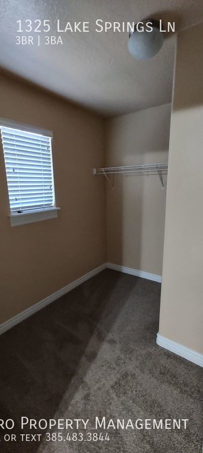 Building Photo - Beautiful Salt Lake Townhome!!!