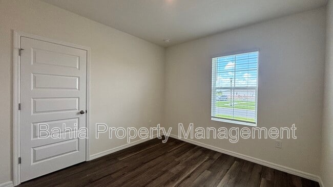 Building Photo - 1676 Hummingbird Rd