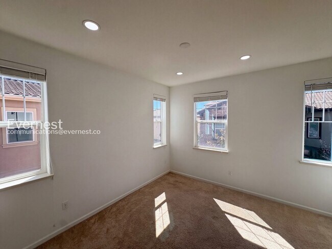 Building Photo - 3206 Vittoria Loop