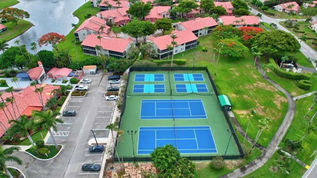 Building Photo - 7677 Lexington Club Blvd