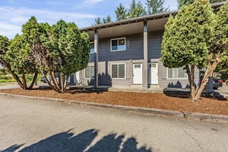 Building Photo - Available immediately, updated townhouse i...