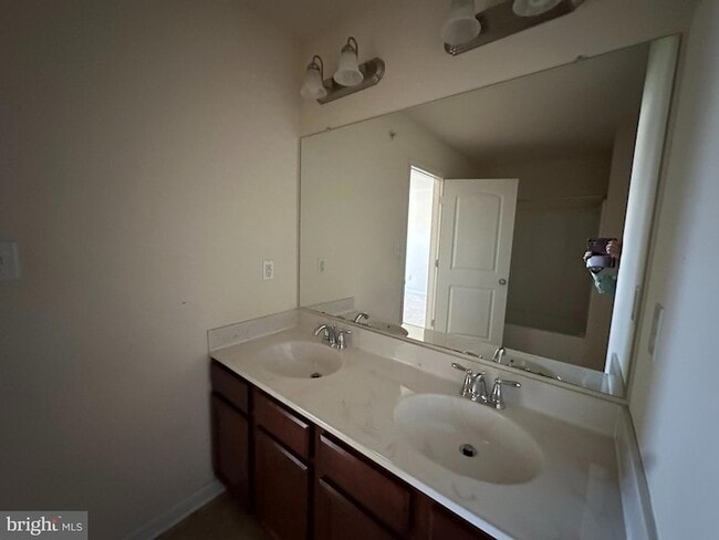 Building Photo - 103 Russell Ln