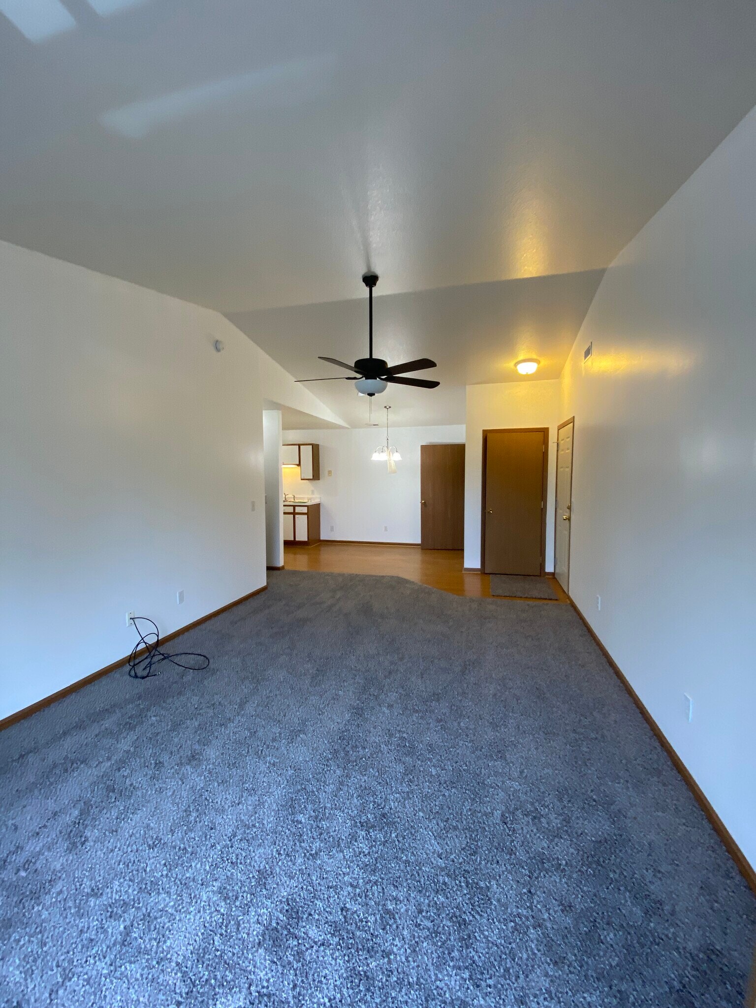 Building Photo - 7483 Crosscreek Dr