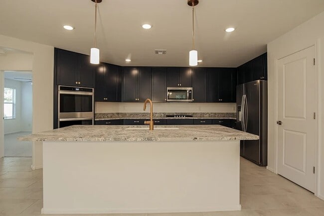 Building Photo - 2432 W Jessica Ln