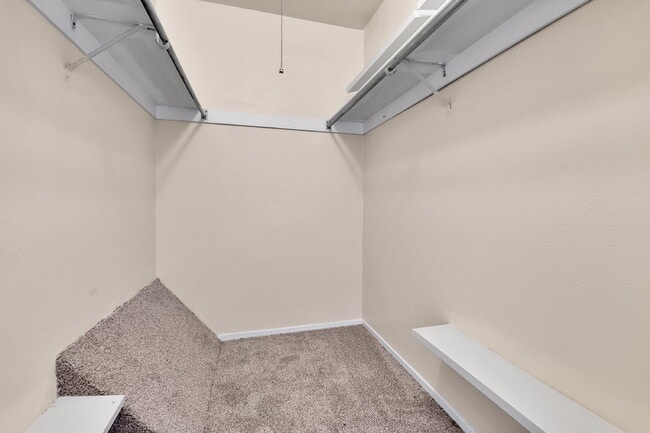 Building Photo - $1,550 - 2 Bed, 1 Bath Condo in Aurora with Central AC and in Unit Laundry!