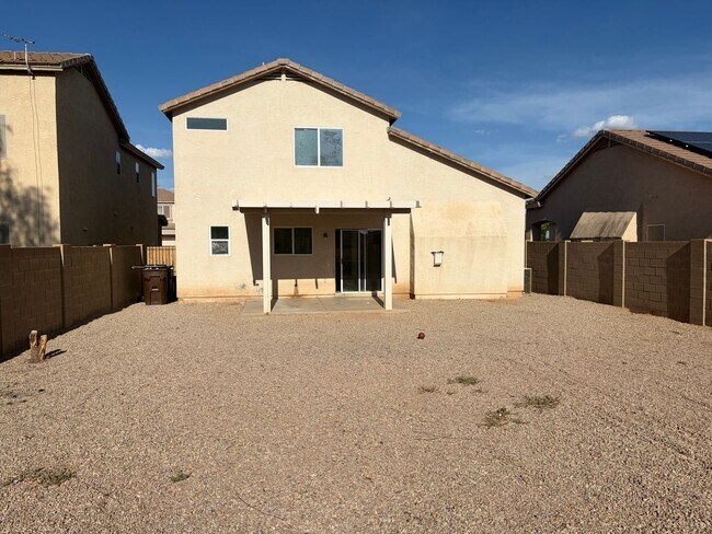 Building Photo - Freshly Painted 3 Bed, 2.5 Bath Home in Coolidge