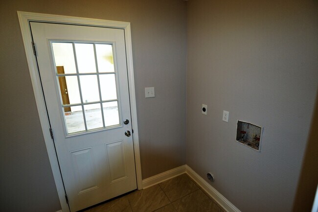 Building Photo - Newly renovated home in Beau Village Subdivision in Denham Springs near I-12