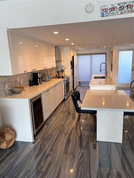 Building Photo - 440 Poinciana Island Dr