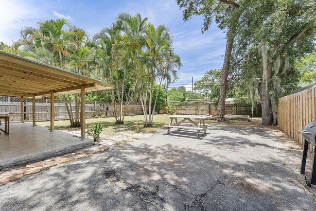 Building Photo - 1292 SW 25th Ave