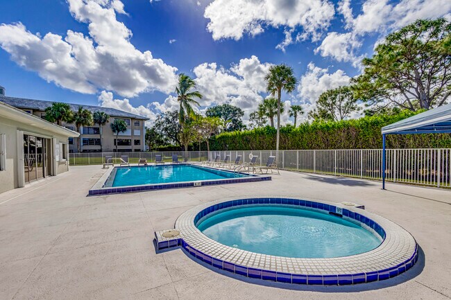 Building Photo - 6025 Balboa Cir