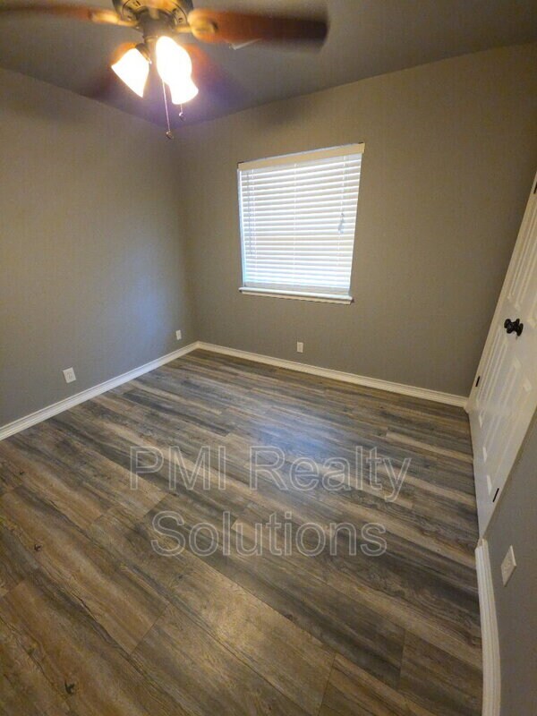 Building Photo - 4408 S Butternut Ave