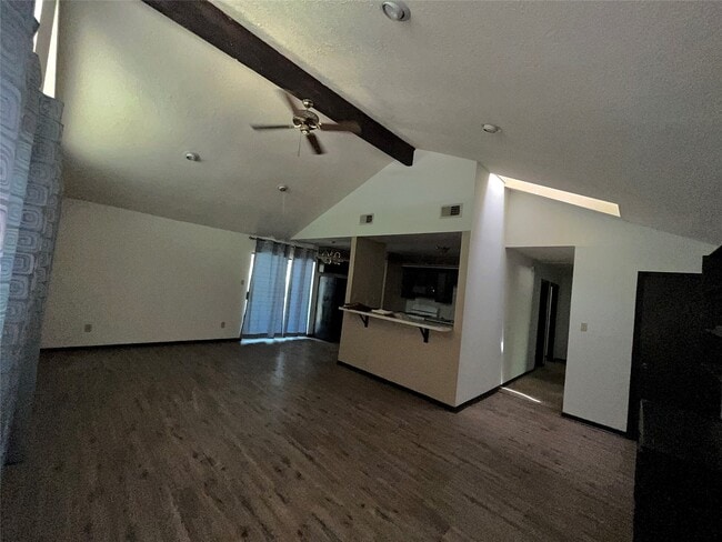 Building Photo - 20 Pine Ave