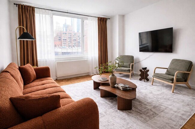 Building Photo - 350 W 43rd St