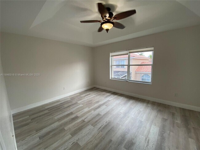 Building Photo - 562 NW 130th Ave