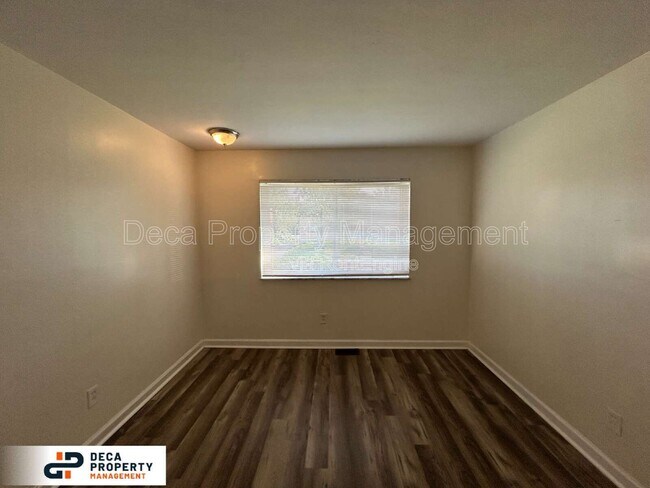 Building Photo - 9910 Broadmoor Dr