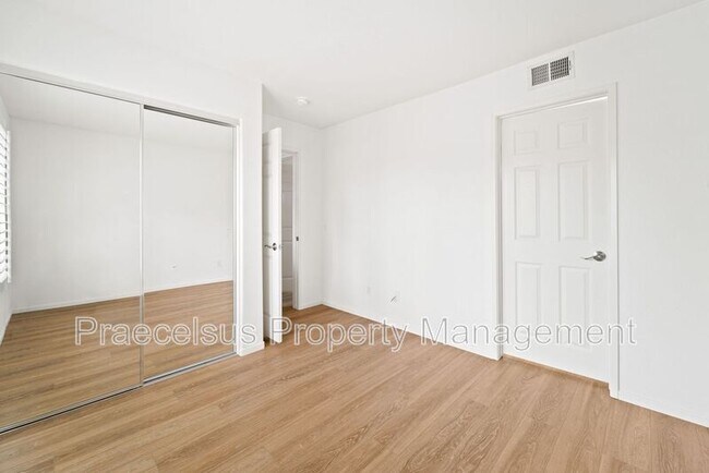 Building Photo - 8265 Gold Coast Dr