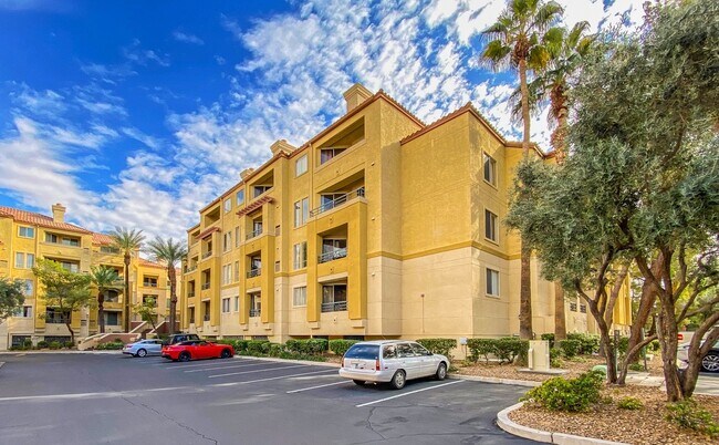 Building Photo - "Chic Las Vegas Condo Oasis: 1-Bedroom Gem with Granite Touch - 530 Sq Ft of Style!"