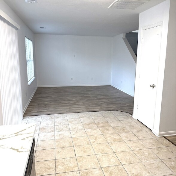 Building Photo - 19851 Laurel Trail Dr