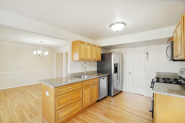 Building Photo - 4339 Cedarlake Ct