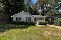 Building Photo - 3 Bed 2 Bath with Large Yard