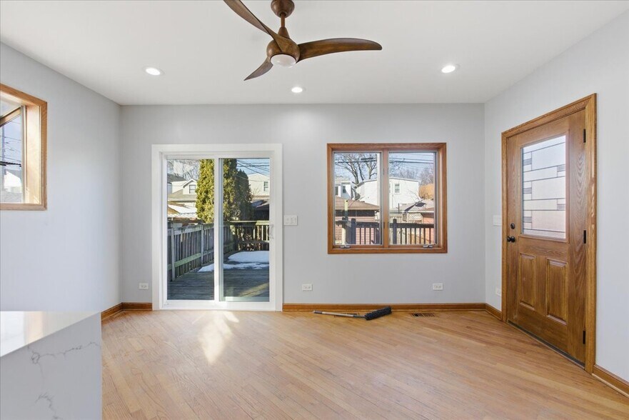 Building Photo - 5218 N Lieb Ave