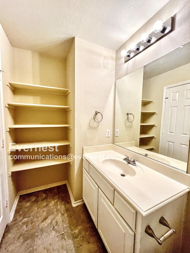 Building Photo - 11569 Petunia Dr